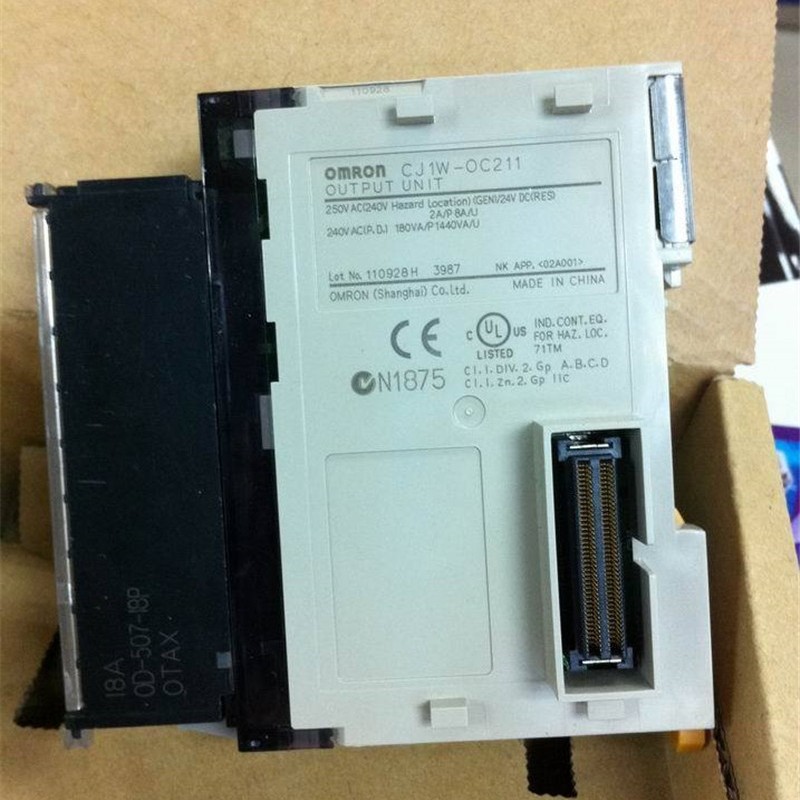 CJ1W-OC211 PLC OMRON I/O 16 output point 250VAC/24VDC Original brand new