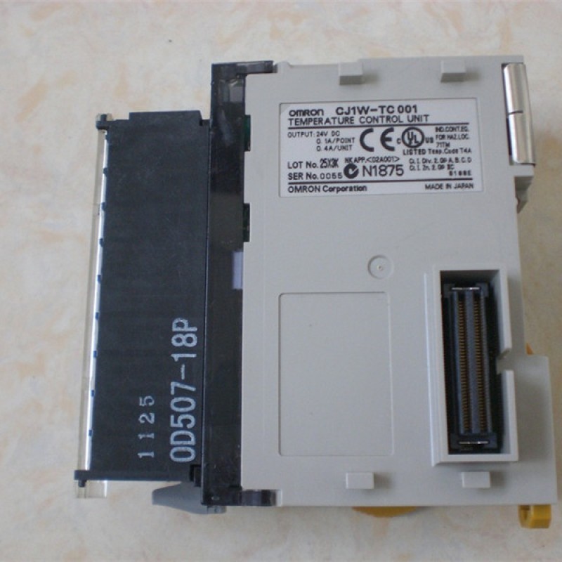 CJ1W-TC001 PLC OMRON 4 Loops NPN output Original brand new