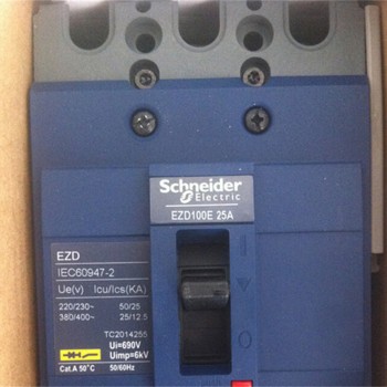 EZD100E 3P 30A EZD100E3030N Plastic Breaker New