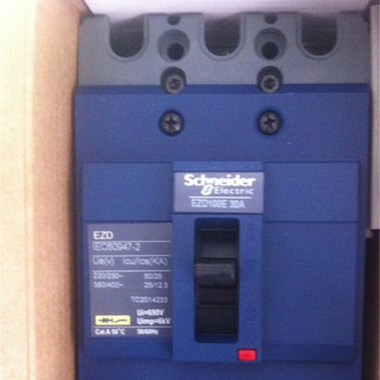 EZD100E 3P 40A EZD100E3040N Plastic Breaker New