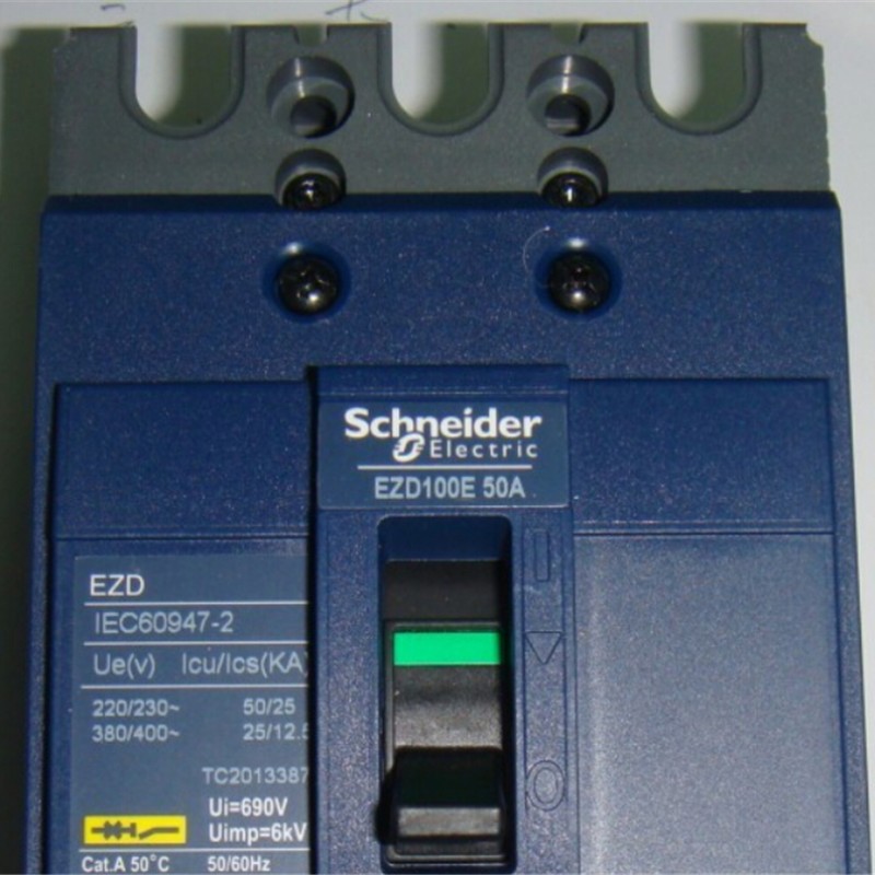 EZD100E 3P 50A EZD100E3050N Plastic Breaker New