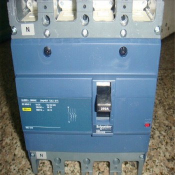 EZD250E 4P 250A EZD250E4250N Plastic Breaker New