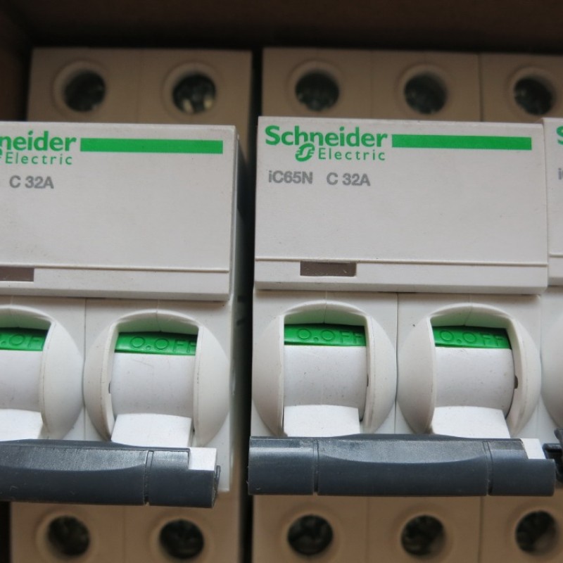 IC65N 2P C32A A9F18232 Miniature Ciruit Breaker 10pcs/lot New