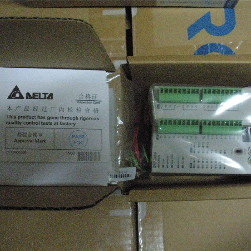 PLC DC24V 16 DI 12 DO transistor PNP Delta DVP28SV11S2 New