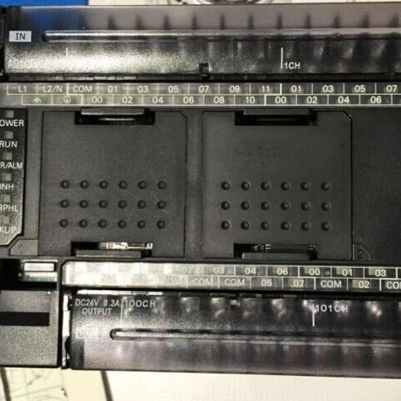 PLC Main Unit AC220V 24 DI 16 DO relay CP1L-M40DR-A New