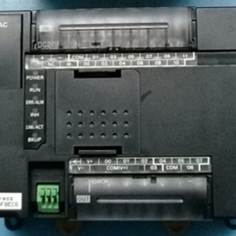 PLC Main Unit DC24V 12 DI 8 DO transistor CP1L-EL20DT1-D New